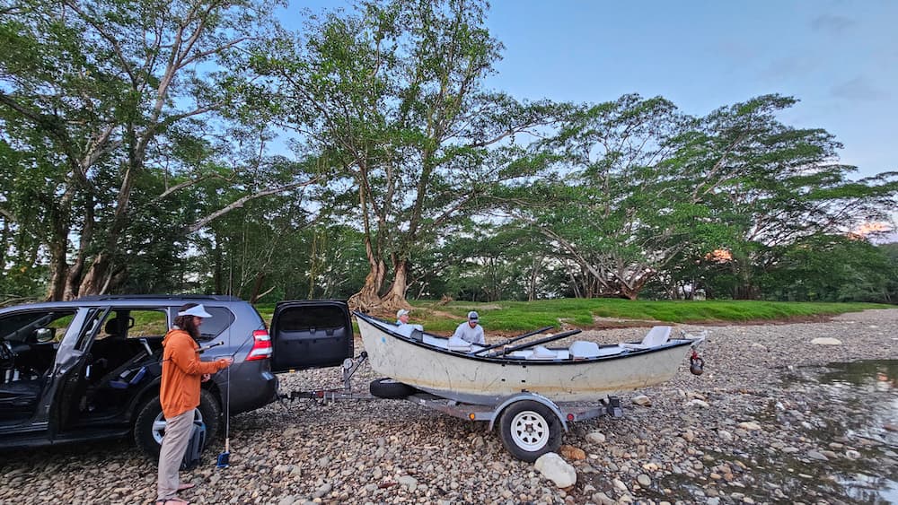 Guide Tyler Morris in Panama Drift Boat Fishing 2026